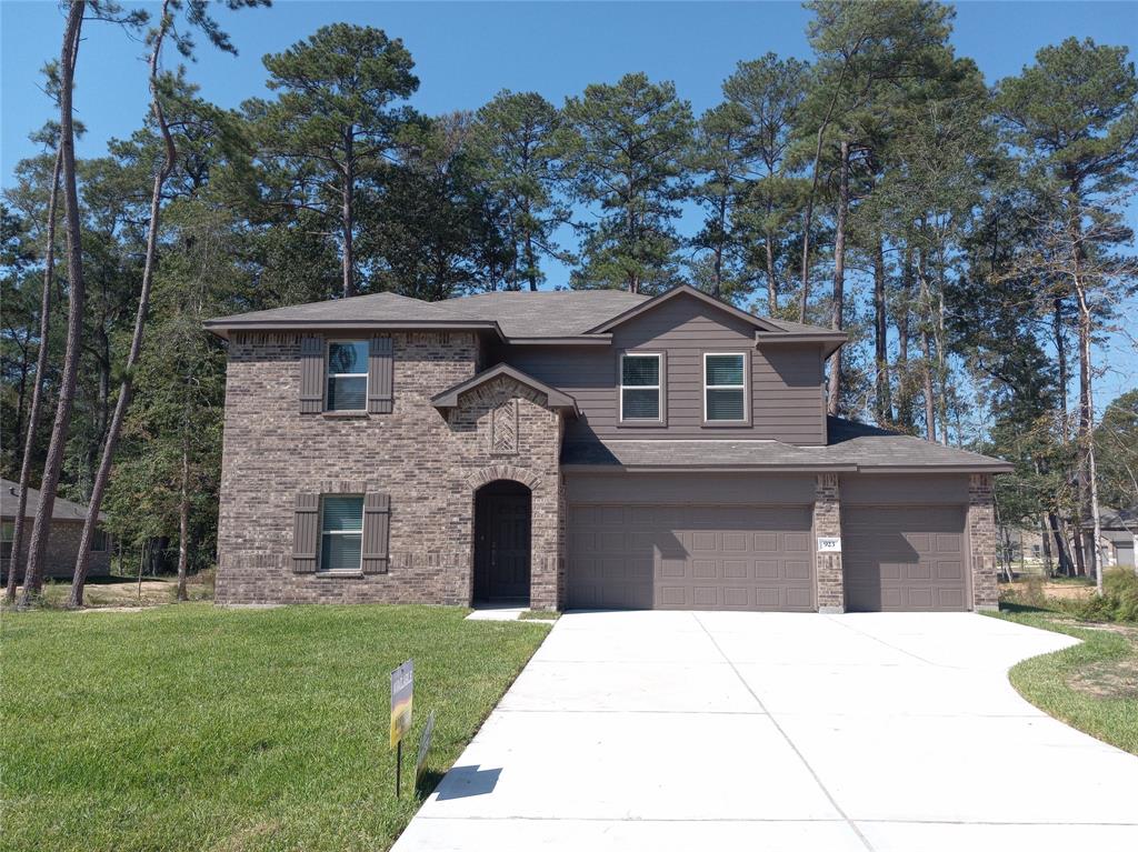 923  Forest View  New Caney Texas 77357, 40