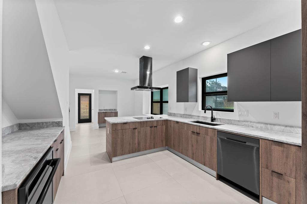 402  Susan Lane Oak Ridge North Texas 77385, 15