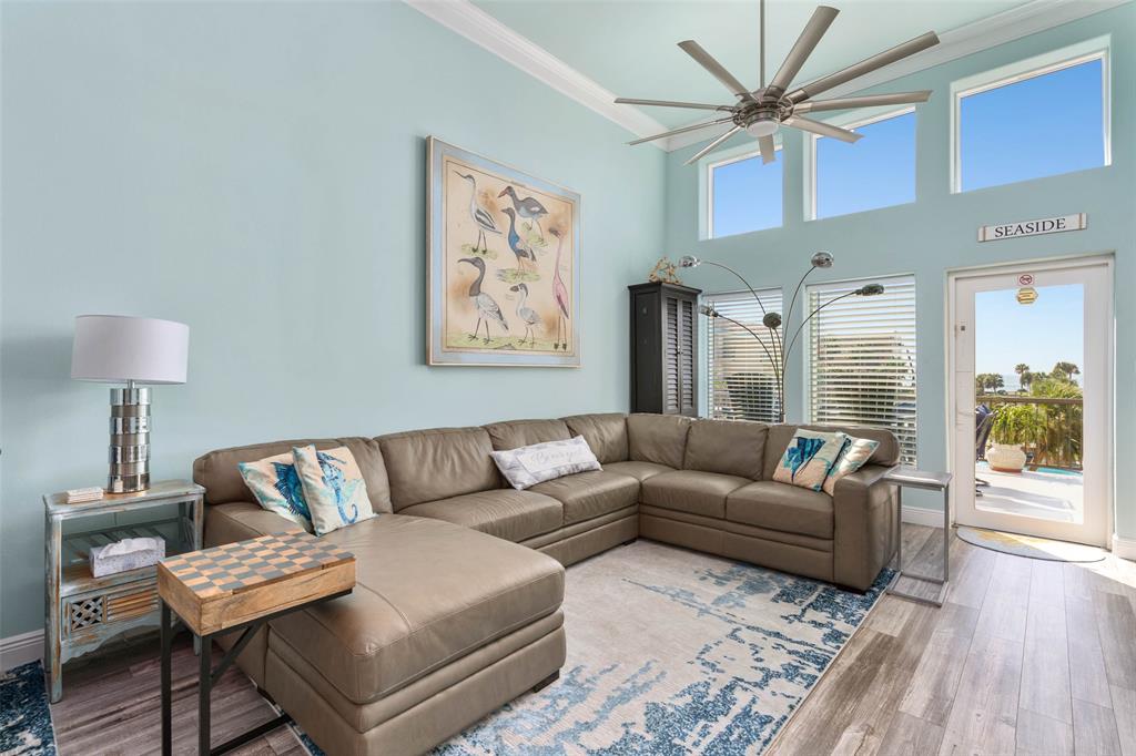 9520  Seawall Boulevard Galveston Texas 77554, 33