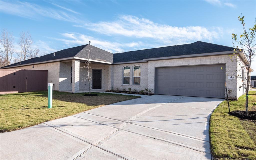 310 Barred Owl Court, Clute, TX 77531