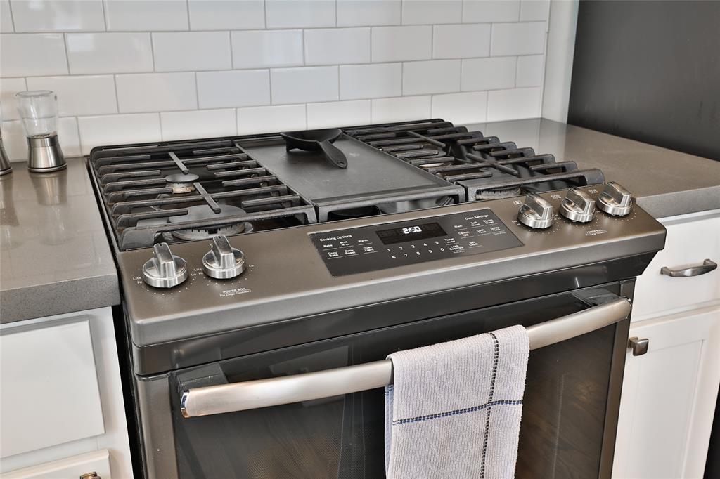 You'll love cooking on this gas stove.
