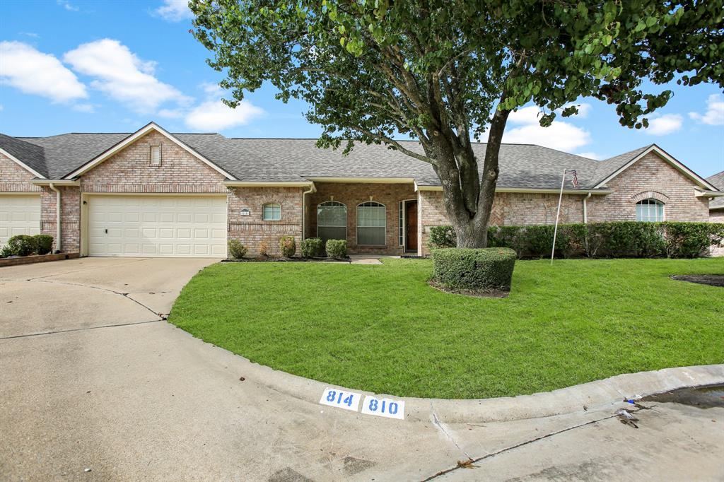 810 Apple Blossom Drive, Pearland, TX 77584