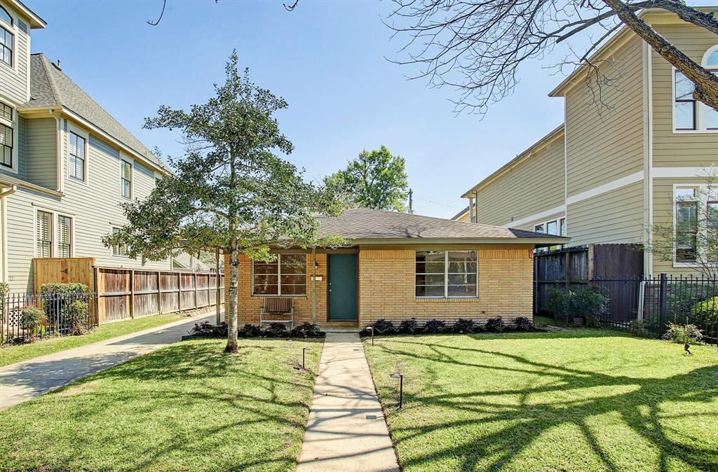 This lovely mid-century home has been meticulously cared for by nearby landlords/owners and is zoned to Harvard Elementary.