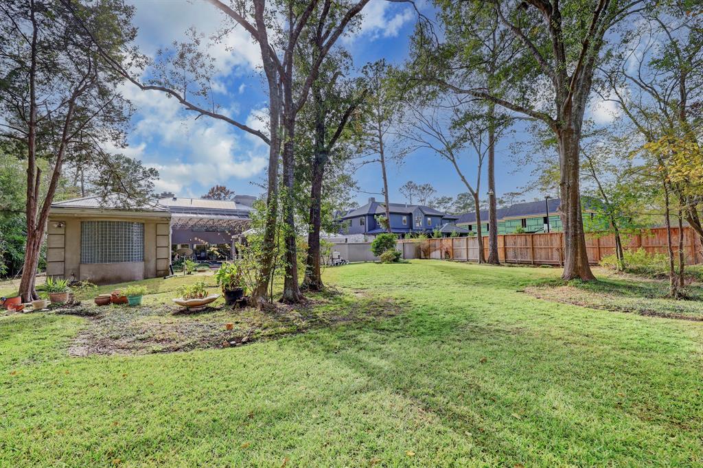 10942 Beinhorn Road, Hedwig Village, TX 77024