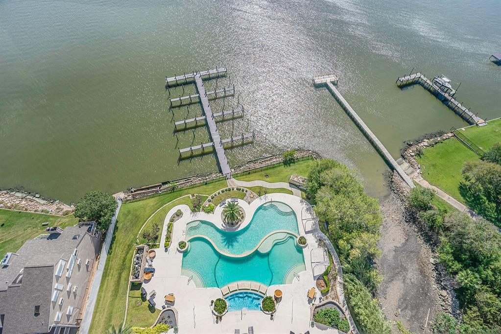 4821 Nasa Pkwy 16W, Seabrook, TX 77586