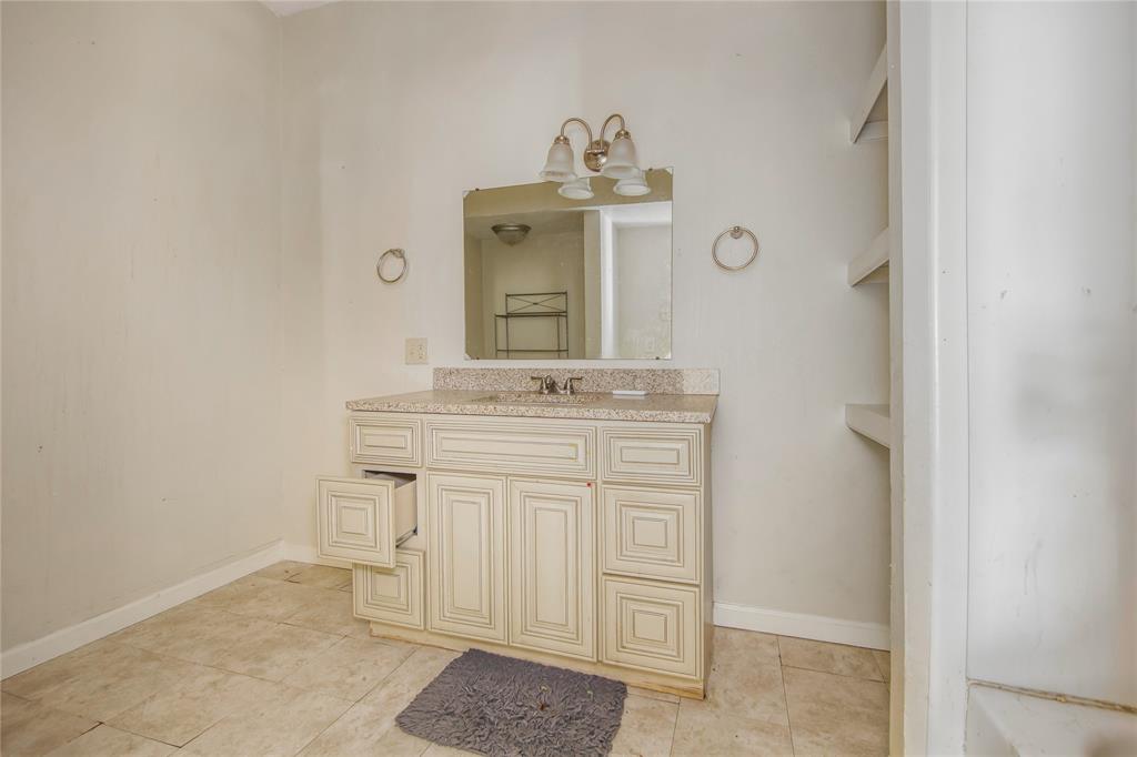 320 Tomlinson St, Sour Lake, TX 77659