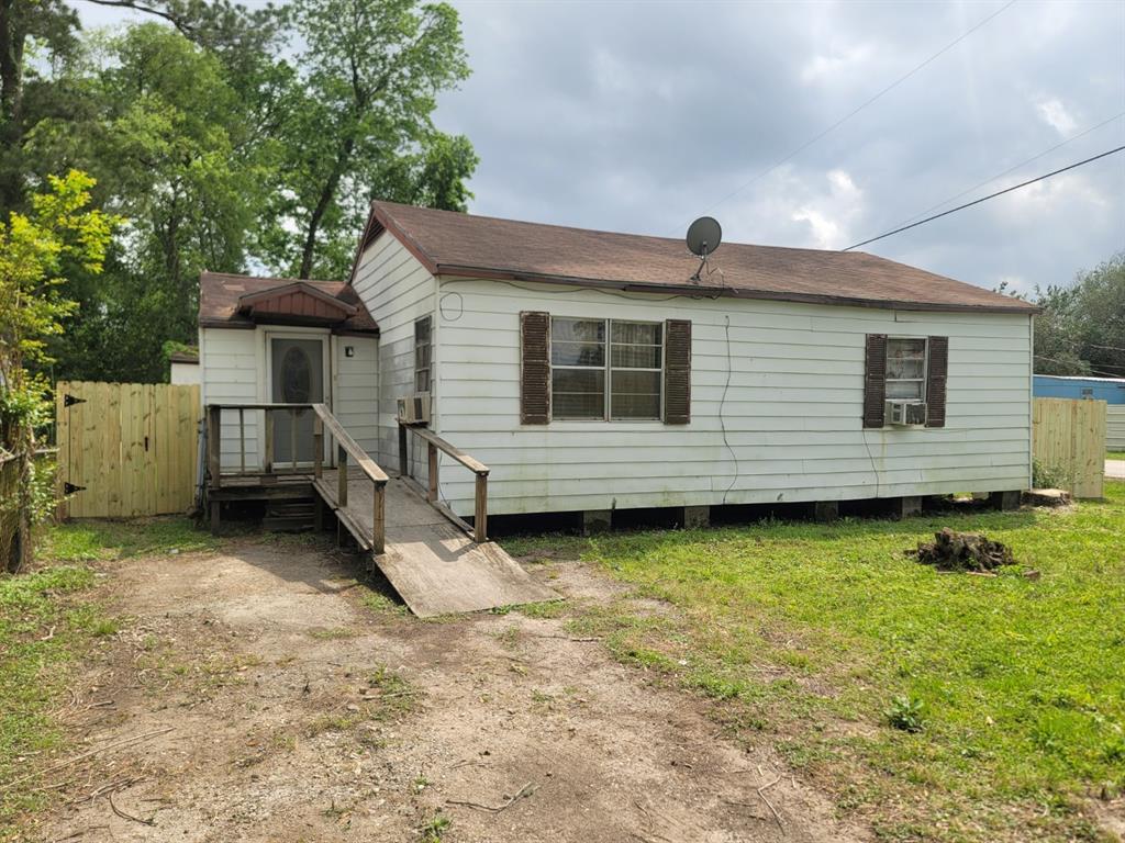 500 E Melville Drive, Crosby, TX 77532
