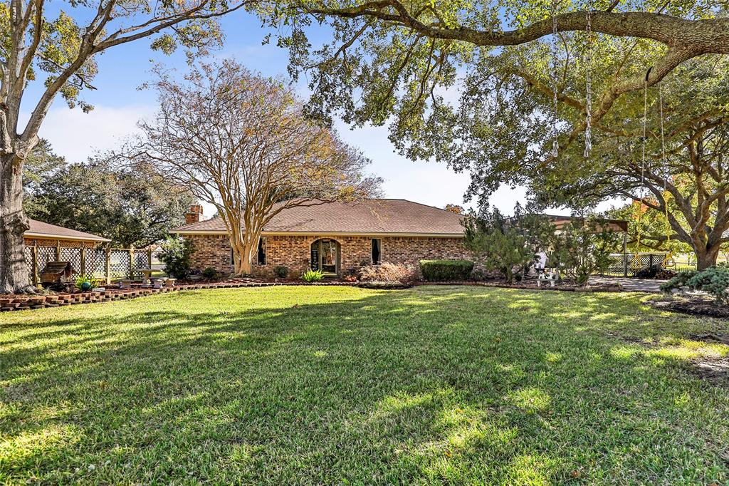 10114 Laurie Lane, Highlands, TX 77562