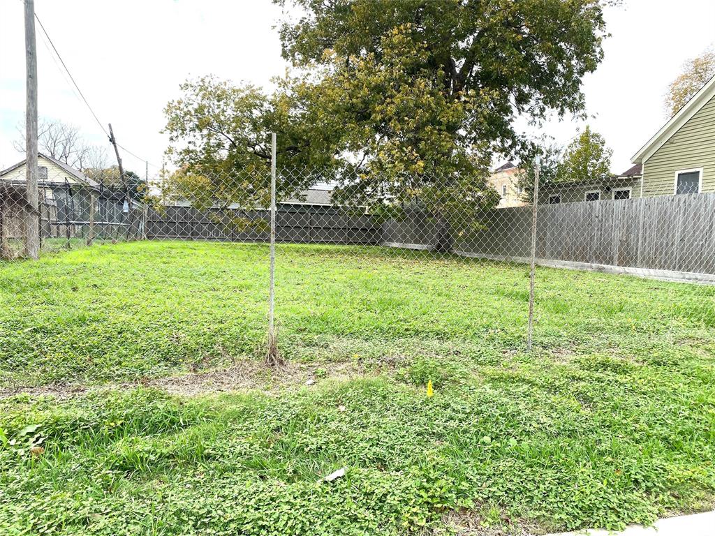 2015  Elysian Street Houston Texas 77026, Houston