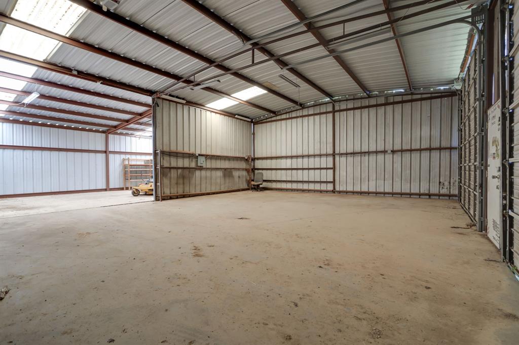 680 square feet of barn/workshop space - attached to Barndominium