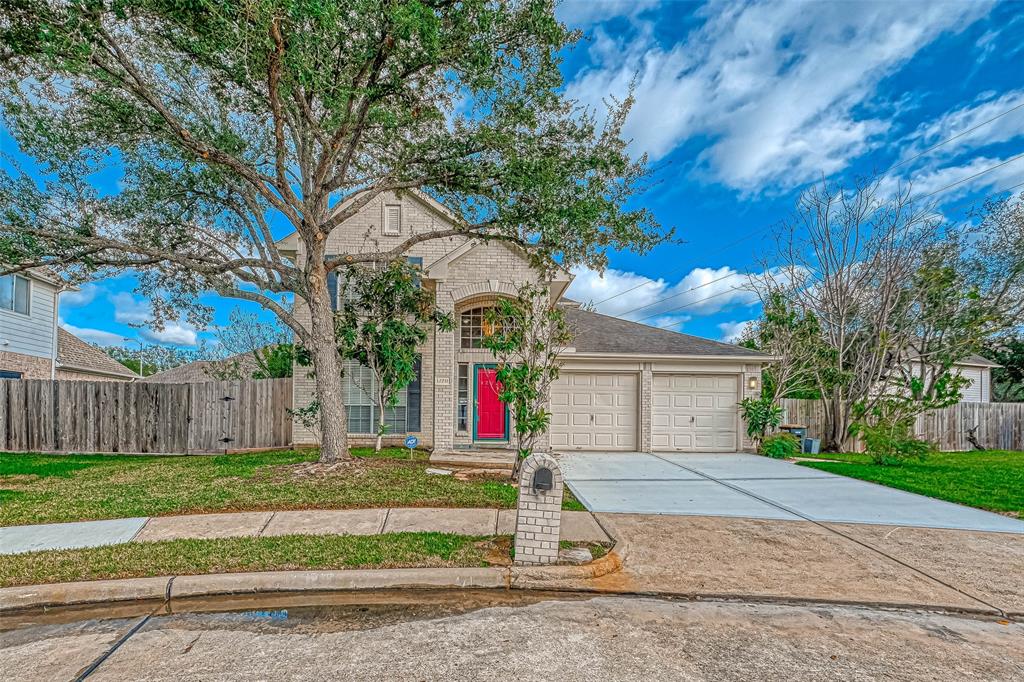 12211 Meadow Bend Court, Meadows Place, TX 77477