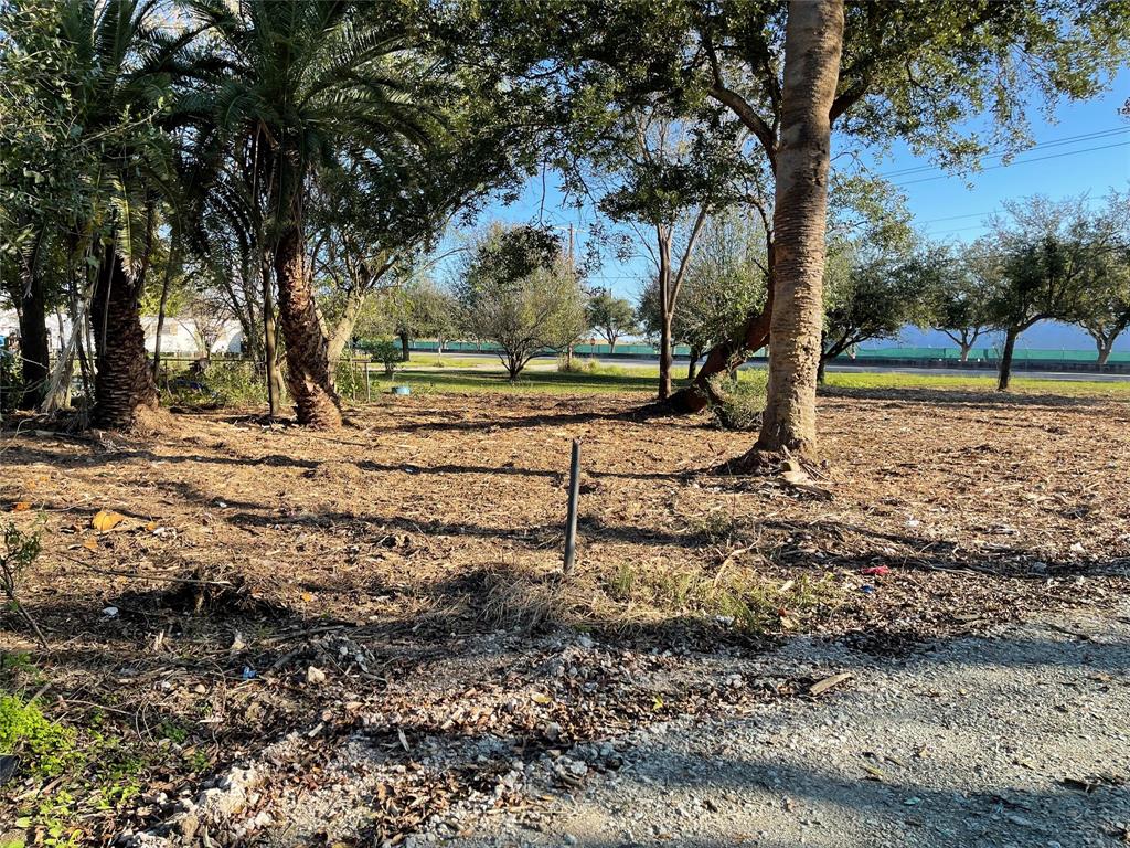 0  Bay St  Texas City Texas 77590, 33