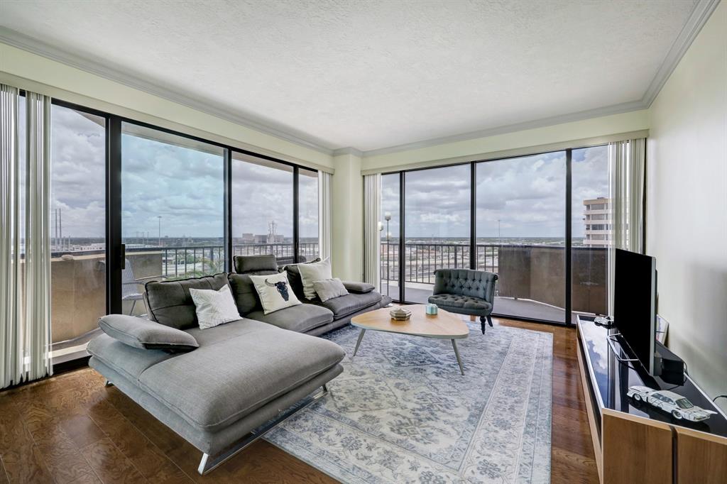 Photo #4: 2440993 Listing 