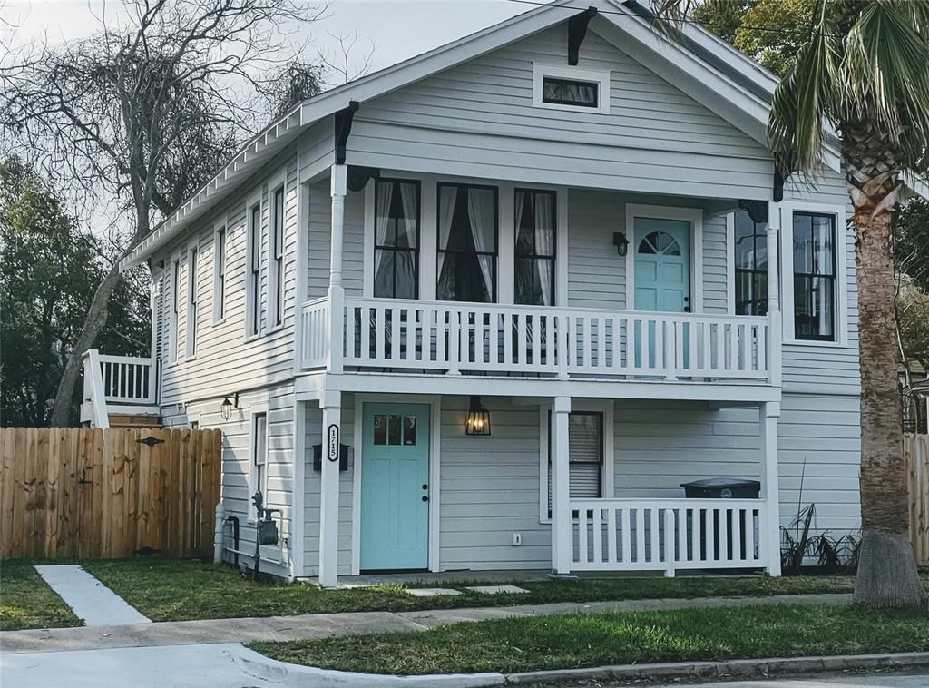 1715  30th Street Galveston Texas 77550, 33