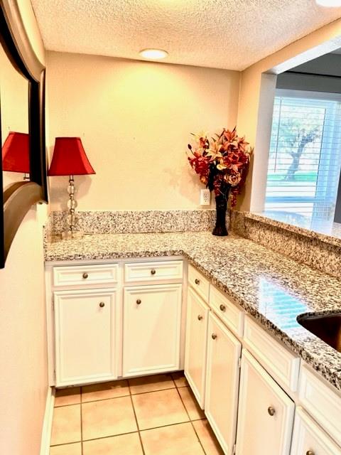 Wet Bar just off the living room area.