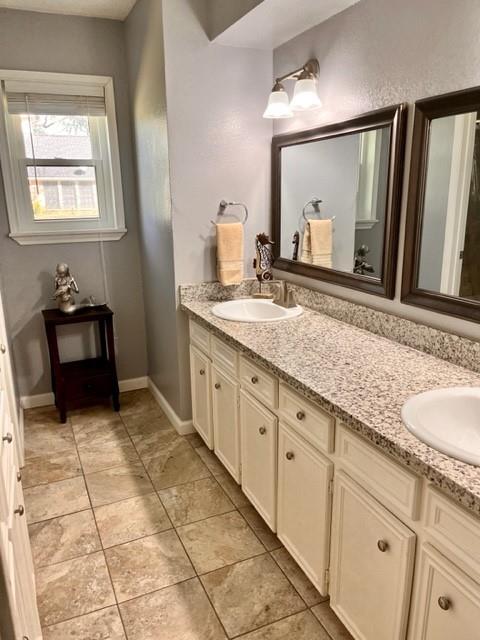 Dual sinks in primary bath