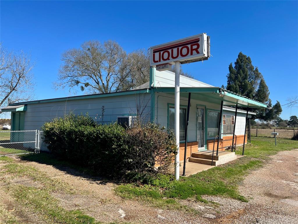 "Looking for a prime commercial property in the heart of Waller, Texas? Look no further! This 5.28 acre property is located in the central business district and features a liquor store with over 55 years of established history. The property is situated in the crosshairs of Houston's growth and is surrounded by a growing population due to recent residential projects. City of Waller utilities are also conveniently located nearby, making this property ideal for a variety of commercial possibilities. Don't miss out on this opportunity to invest in a thriving community. Schedule a showing today!"