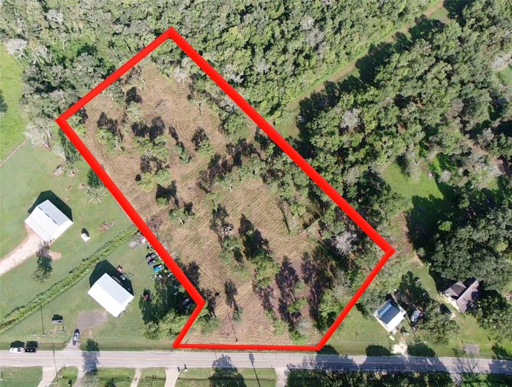 Beautiful 5.9 acres situated on the amazing San Bernard River.  Make this place your own; the options are open with potential for homesite or weekend getaway to visit the river activities available.  The property has been partially cleared, however many nice trees remain!