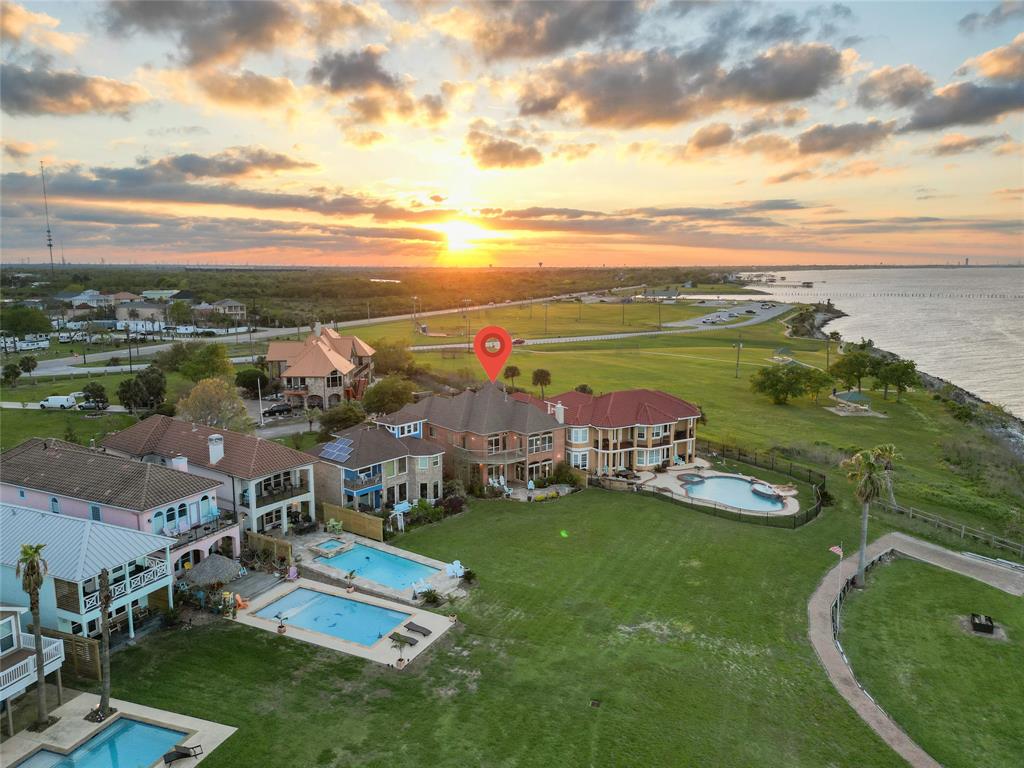 2668 E Bayshore Drive San Leon Texas 77539, 33