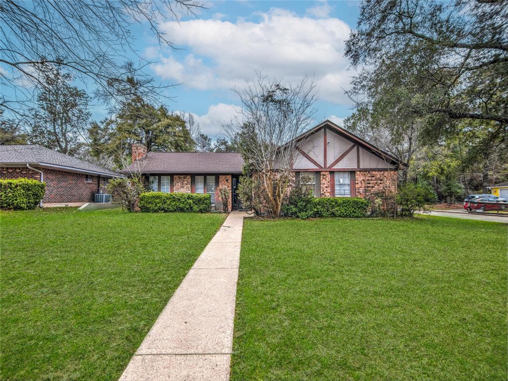 1915 Surry Oaks Drive, New Caney, TX 77357