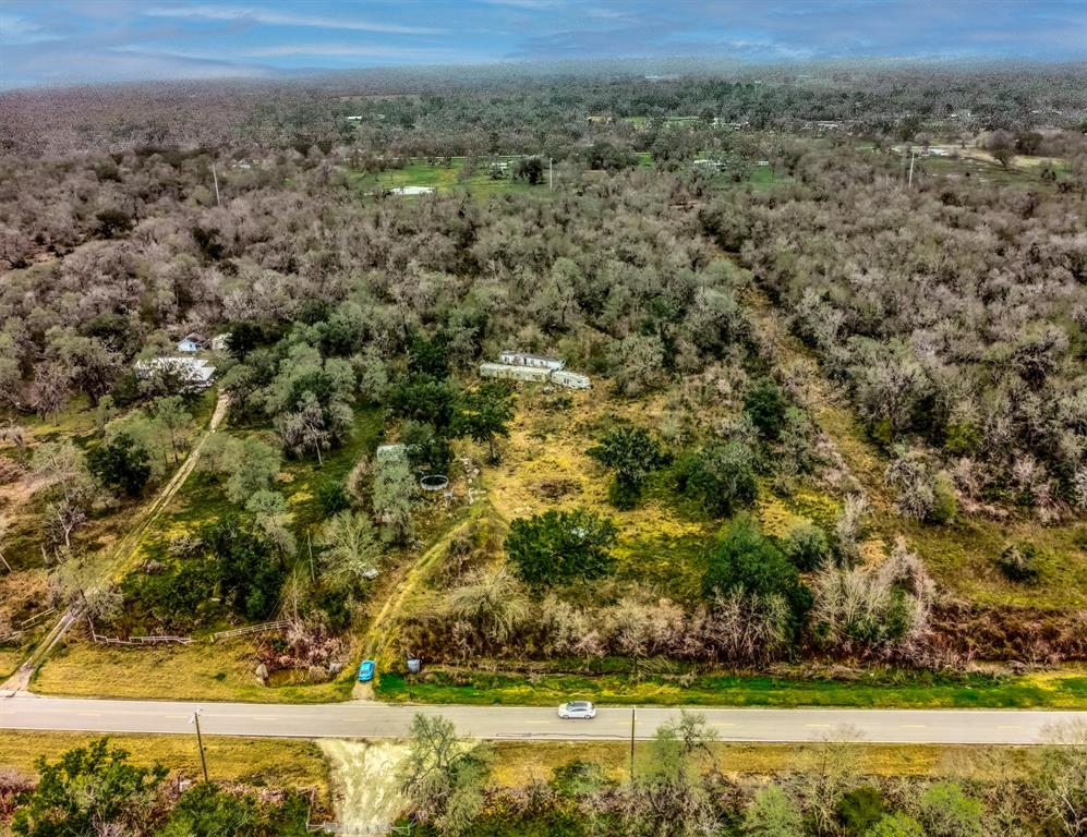 Beautiful 9.58 acre unrestricted property with numerous oak trees and alot of potential. Needs a little TLC. Property has electricity, aerobic septic system and a 525 ft deep well installed by Goolsby. NO SURVEY.