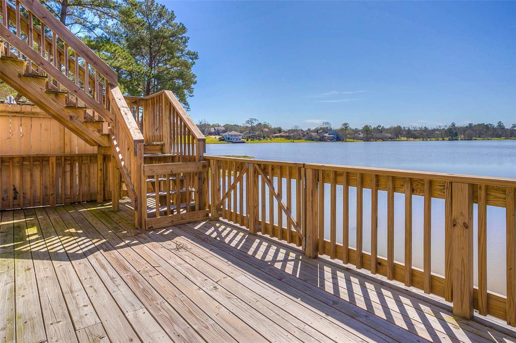 232 Waters Edge 18th, Huntsville, TX 77340