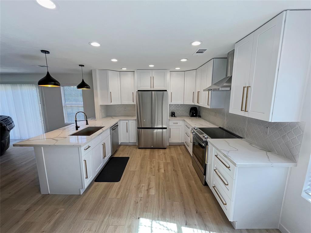 New, renovated, modern but welcoming kitchen
