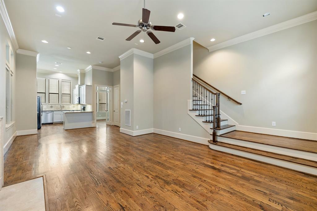 Looking for a beautiful home to entertain? Look no further than this gorgeous Timbergrove area home with a grand 12ft ceiling and gorgeous hardwood floors. You're going to love the light and brightness of this recently painted home.