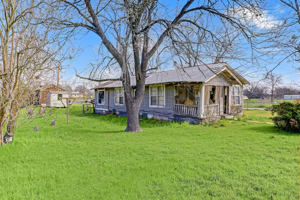 335 E Newton Street, Luling, TX 78648