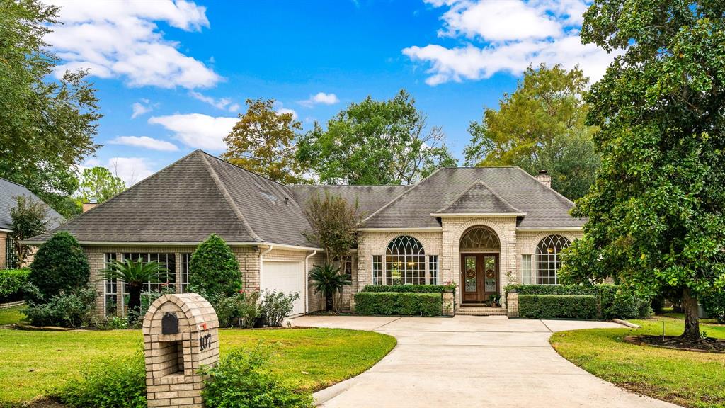 107 Canterbury Green Drive, Montgomery, TX 77356