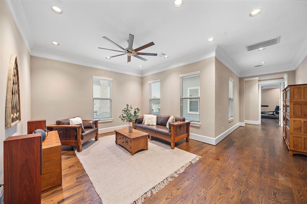 game room/flex space