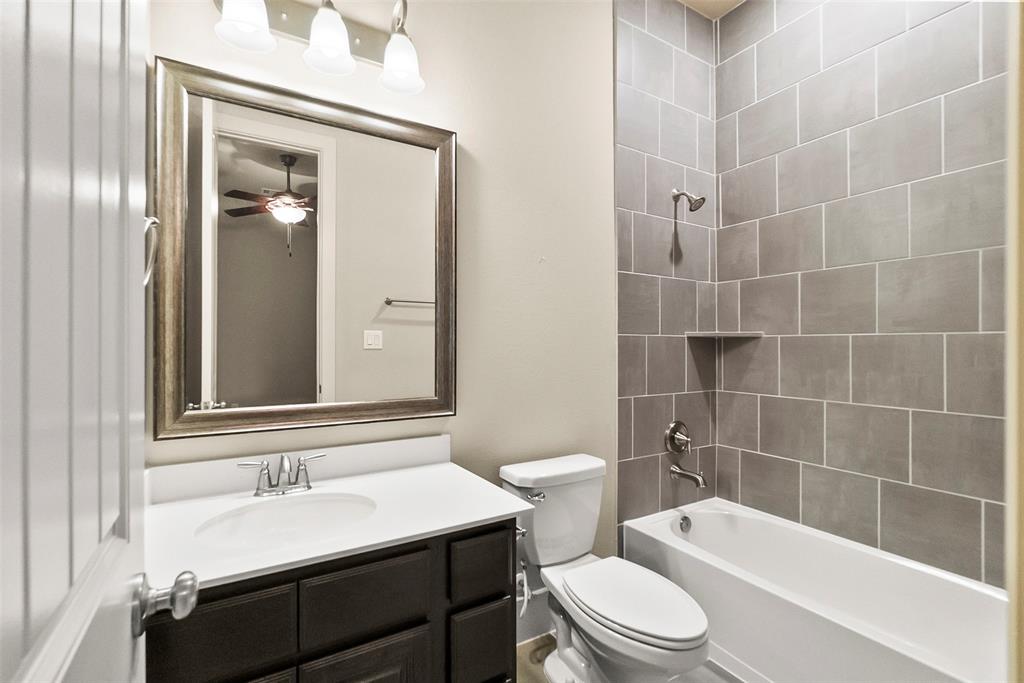 Ensuite bath.