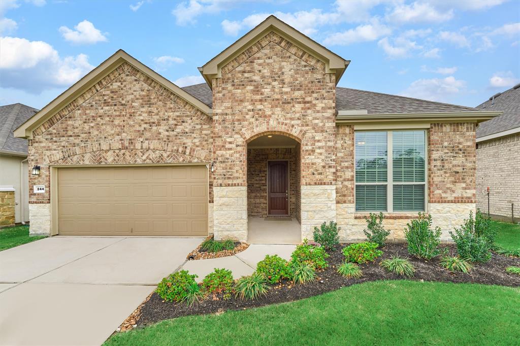 244 Spotted Saddle Court, The Woodlands, TX 77382