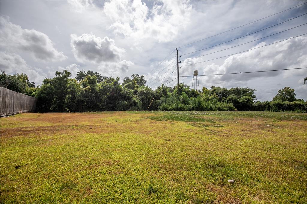 The lot is zoned primary commercial. Can be multi use for resident and commercial.
