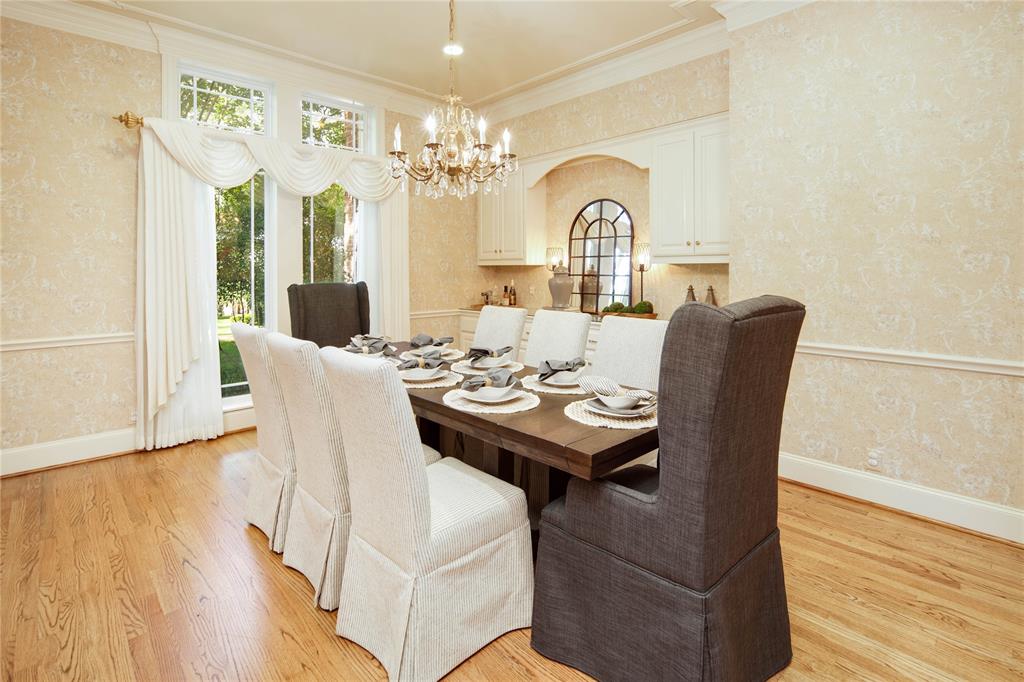 Formal dining room with sidebar