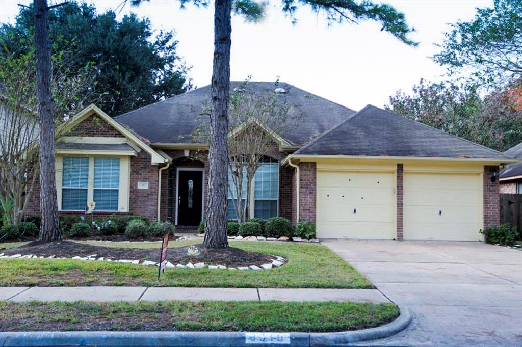 For Lease 3310 E Overdale Drive, Pearland, TX 77584 4 Beds / 2 Full