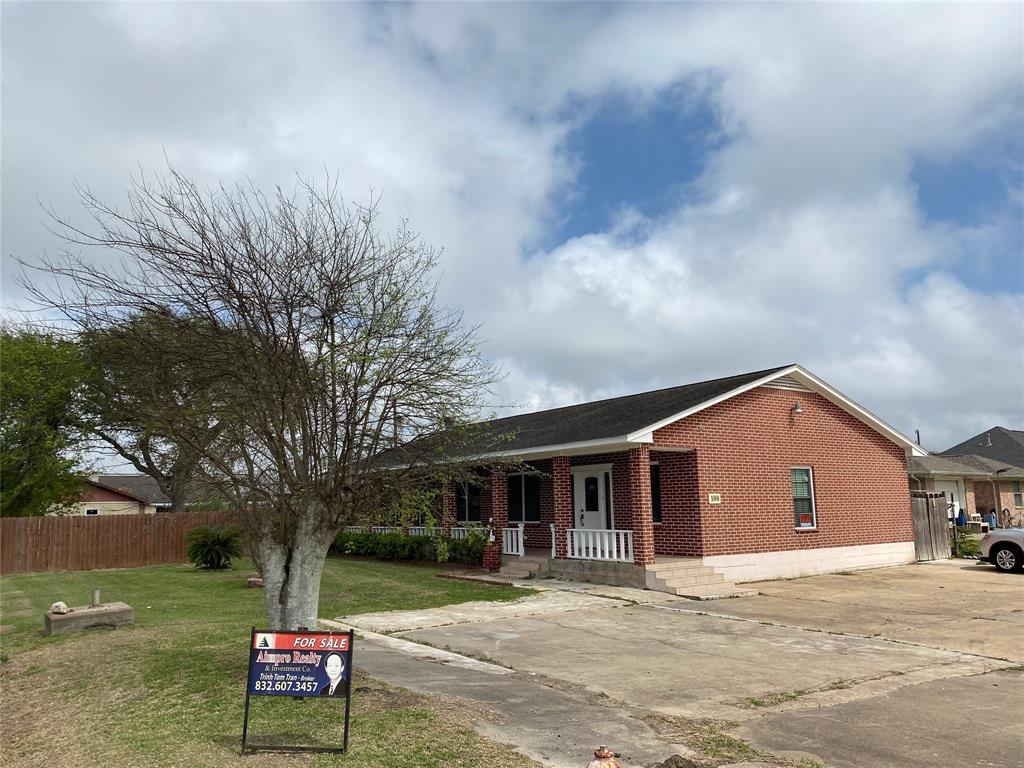 100 Saint Joseph Street, Palacios, TX 77465