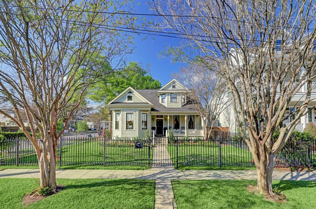 Fully fenced front and side yards offer the perfect spot to play, relax and greet passersby.