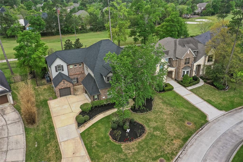 27 Player Oaks Place, The Woodlands, TX 77382
