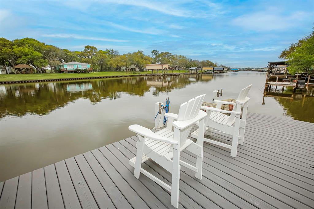 Imagine relaxing and fishing from this pier in Caney Creek - you\'re right at home here!