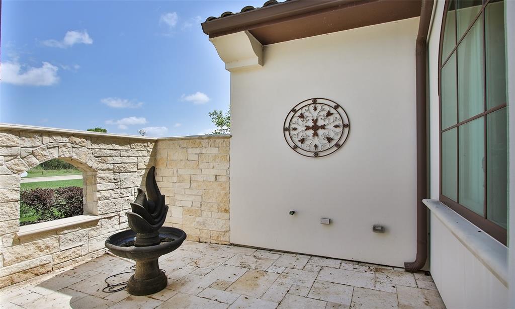 Plenty of room for your favorite fountain, art sculpture or front sitting area to welcome your guests.