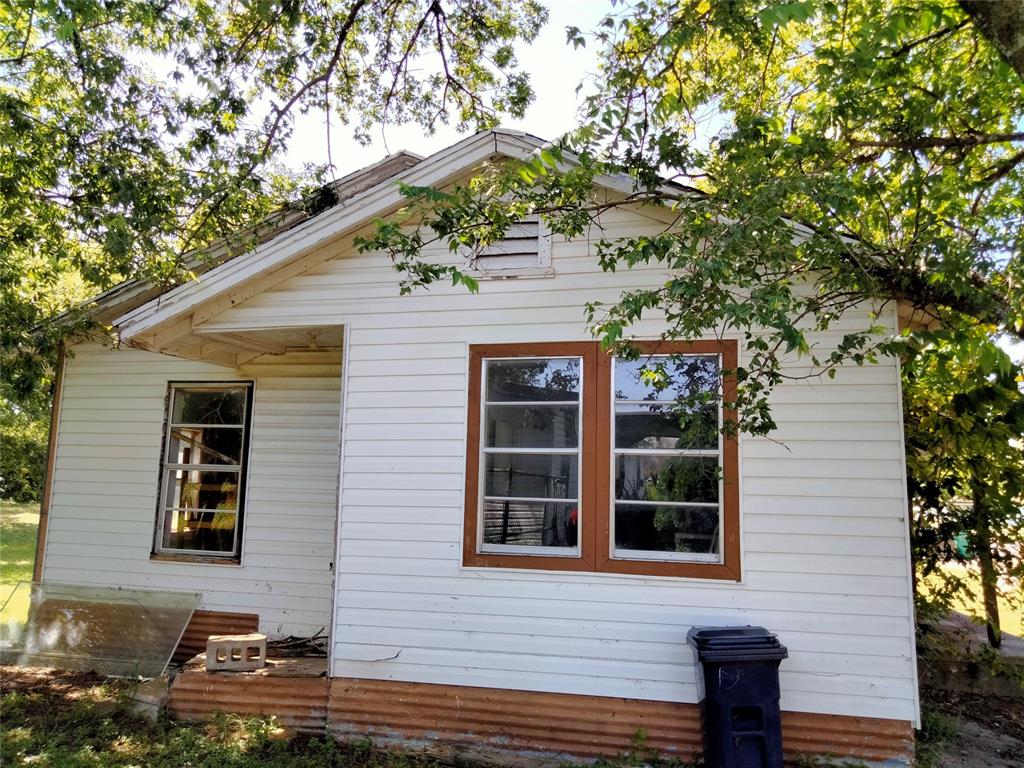 515 Rogers Street, McGregor, TX 76657