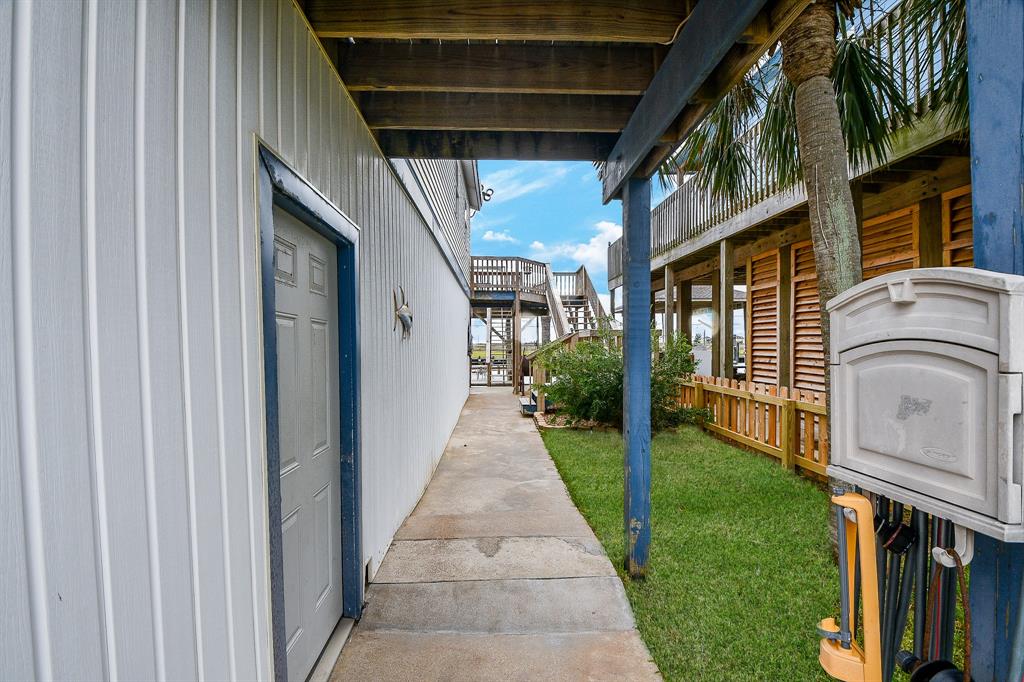 The covered entrance is nicely placed with added privacy. Inside, are 3 bedrooms, 3 full baths, all sitting on a 4,957 square-foot-lot with 1,008 square-feet of interior living space.