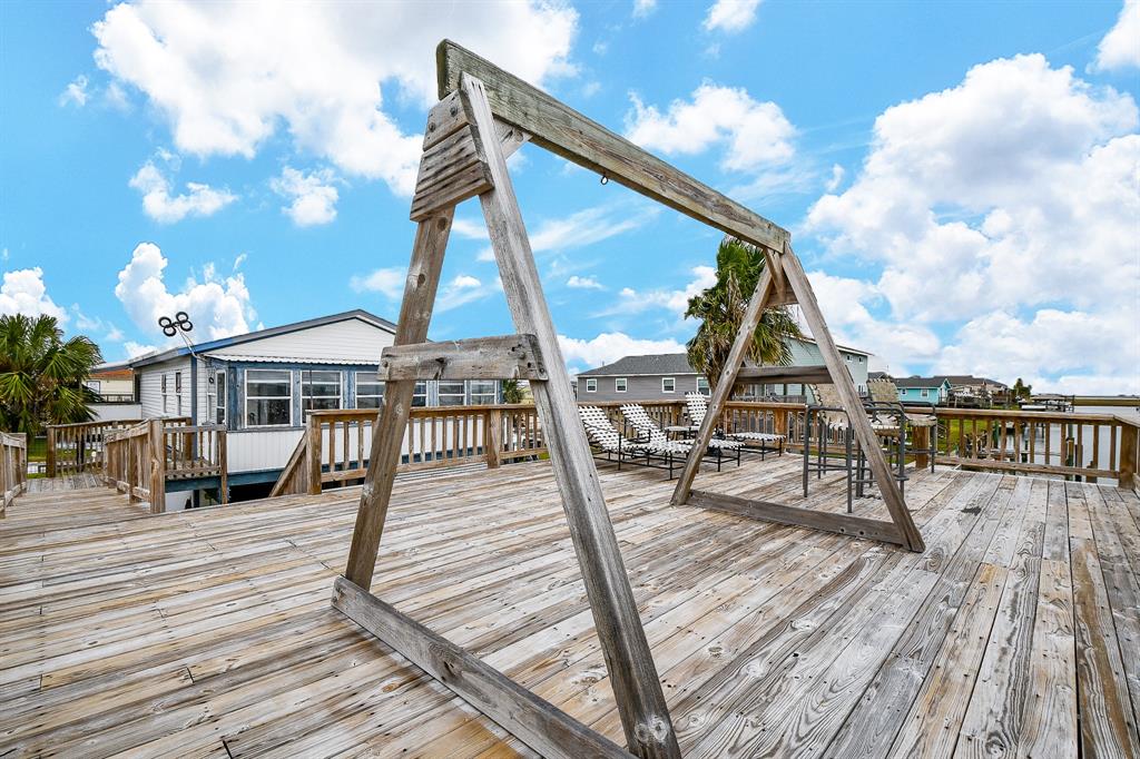 What a great place for seasonal relaxation and views of the bay, the beach, canal and gulf!