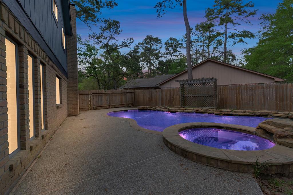 92 S Waxberry Road, The Woodlands, TX 77381