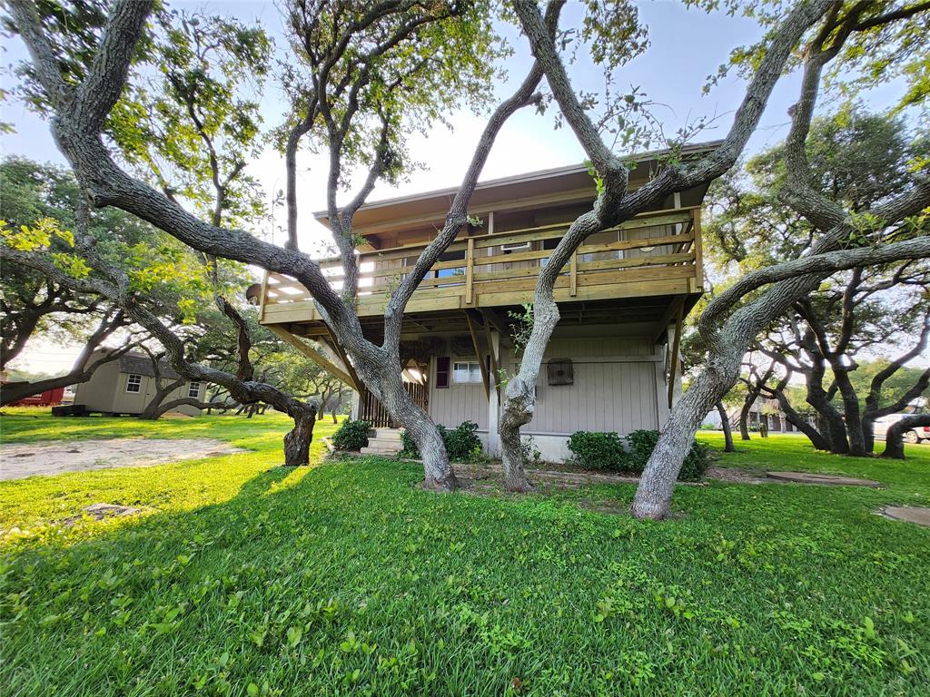 2182 W Bayshore Drive, Palacios, TX 77465
