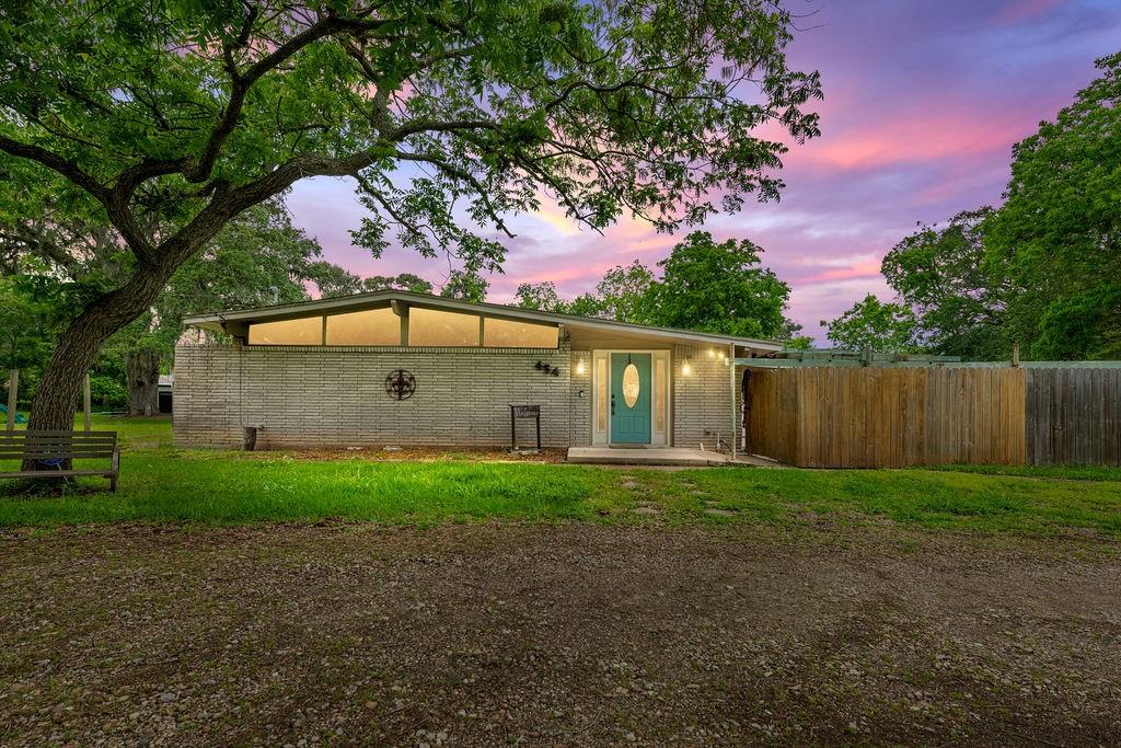 454 Southern Oaks Dr