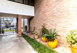 2711 Briarhurst, Houston, TX 77057