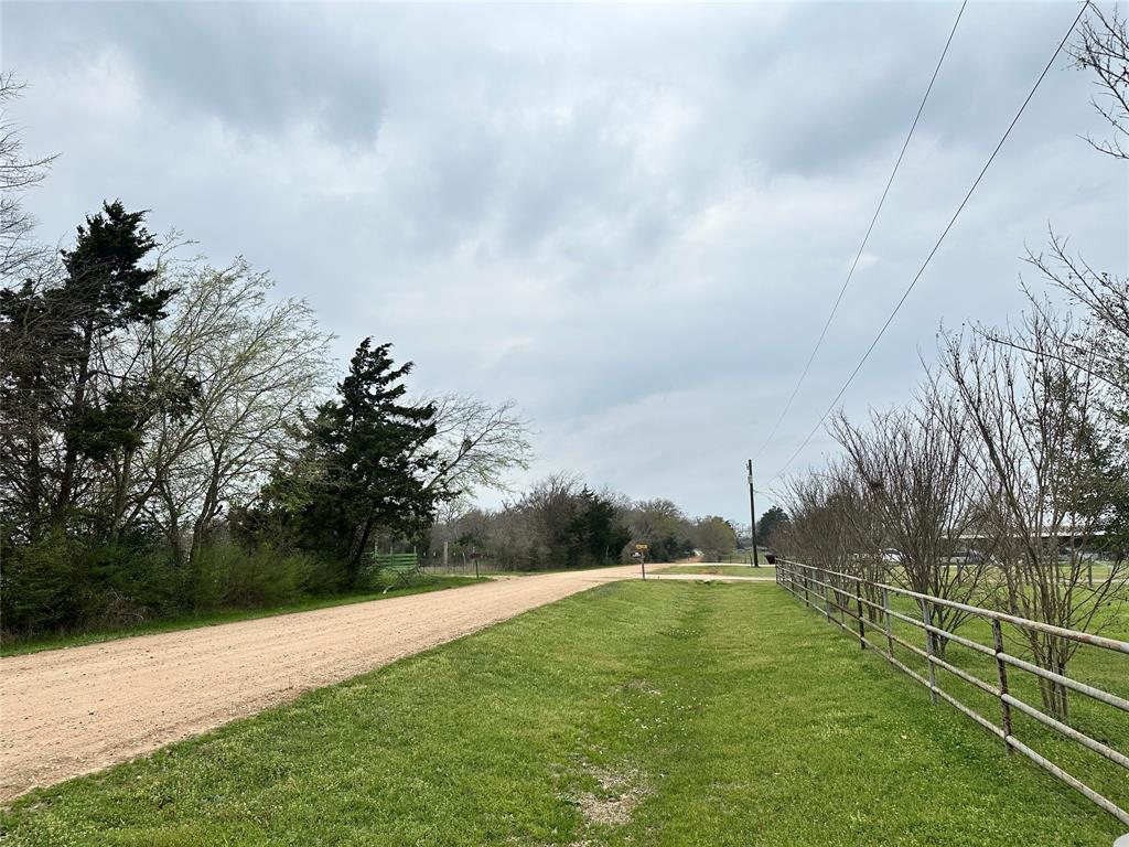 Great property that is set up and ready to with Septic, Water Meter, Electric, Driveway, Horse Barn and pasture.
This place is located just a short drive outside of Bryan TX in the Edge Community.
Hard to find property in the highly desired Bryan/College Station area.
( Mobile Home NOT included, Property ONLY )