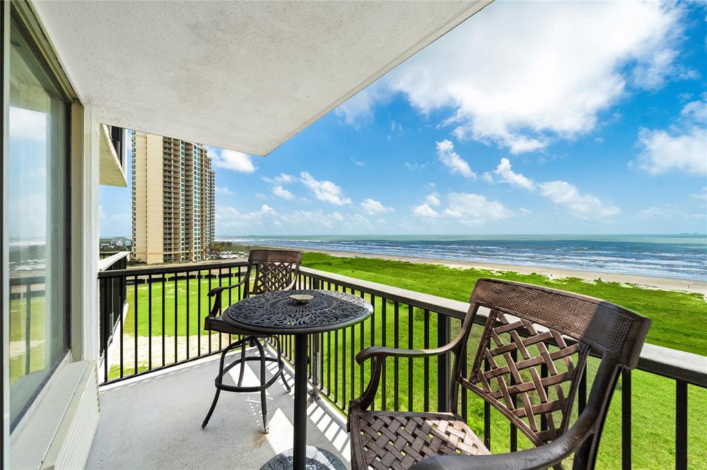 415 E Beach Drive Galveston Texas 77550, 33